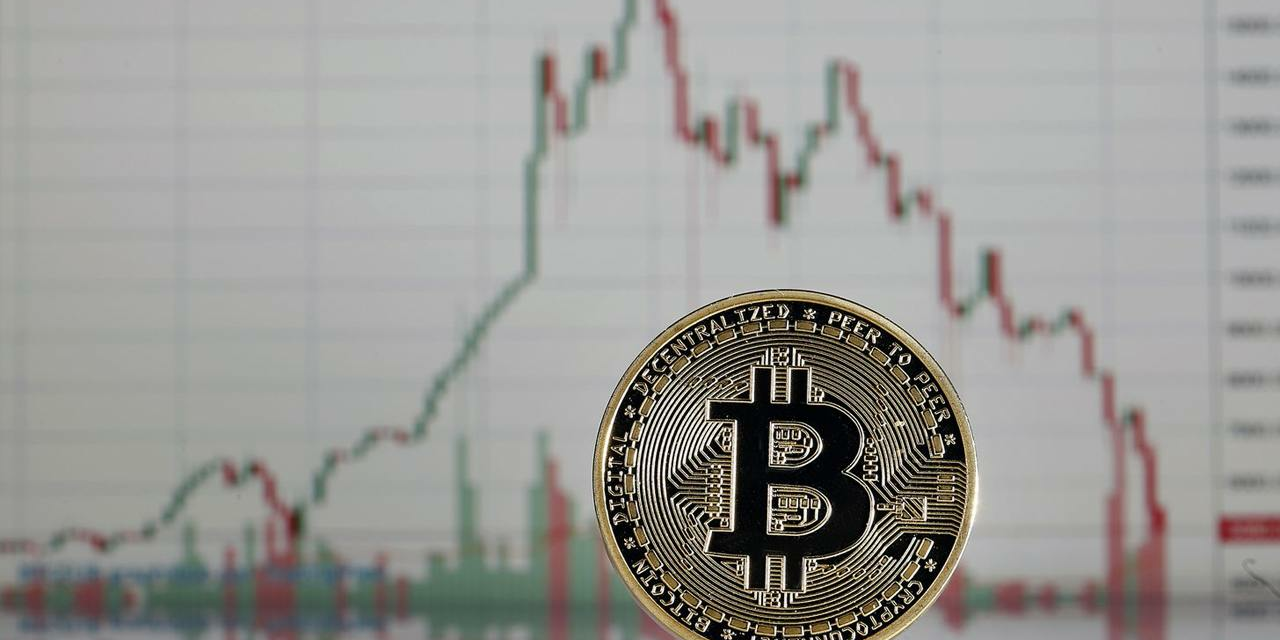 Bitcoin Nosedives to $92K as $551M Vanishes in Liquidations