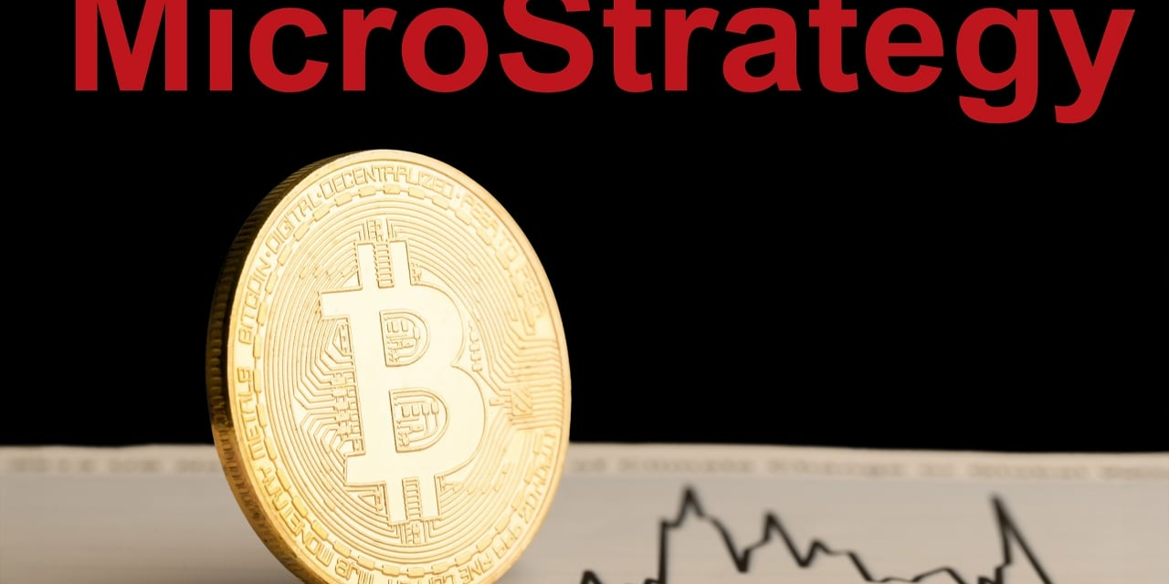 Critics Debate Microstrategy’s High-Stakes Bitcoin Play: Genius or a Ticking Time Bomb?