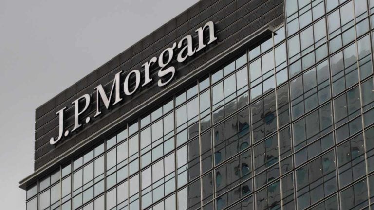 JPMorgan Celebra el Histórico Rally mientras las Cripto Monedas Aumentan en un Inigualable Noviembre