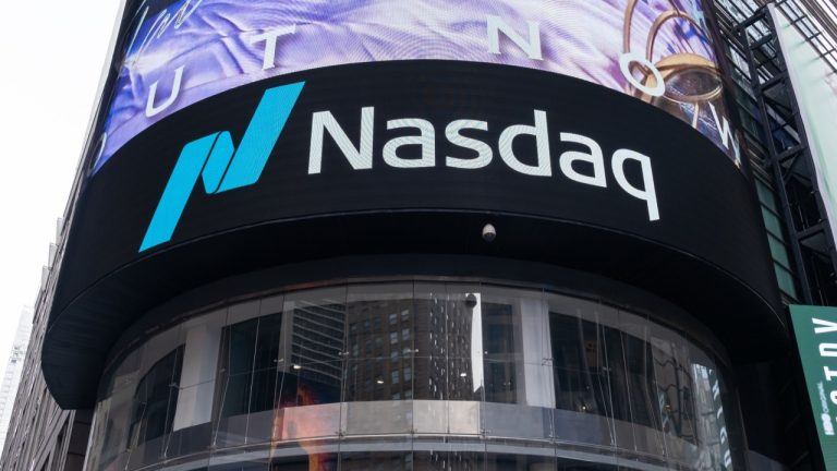 Microstrategy присоединяется к Nasdaq-100: доминирование биткоина на Уолл-стрит укрепилось